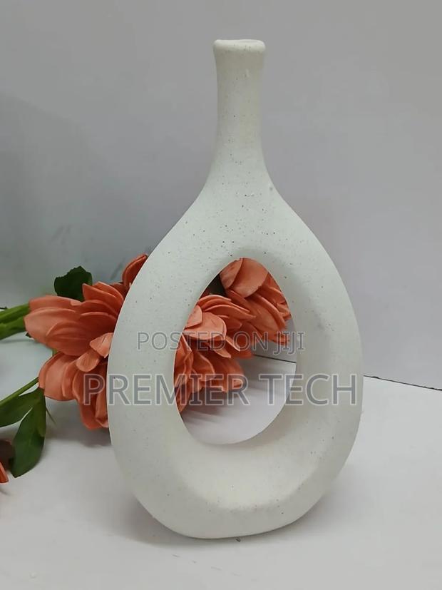 2 in 1 Decorative Doughnut Vase Available. - main view