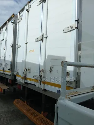 Isuzu ELF Truck 2018 White