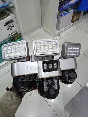 Colored Night Vision 12mp 4g PTZ 3 Lens Camera With Solar Flood Light
