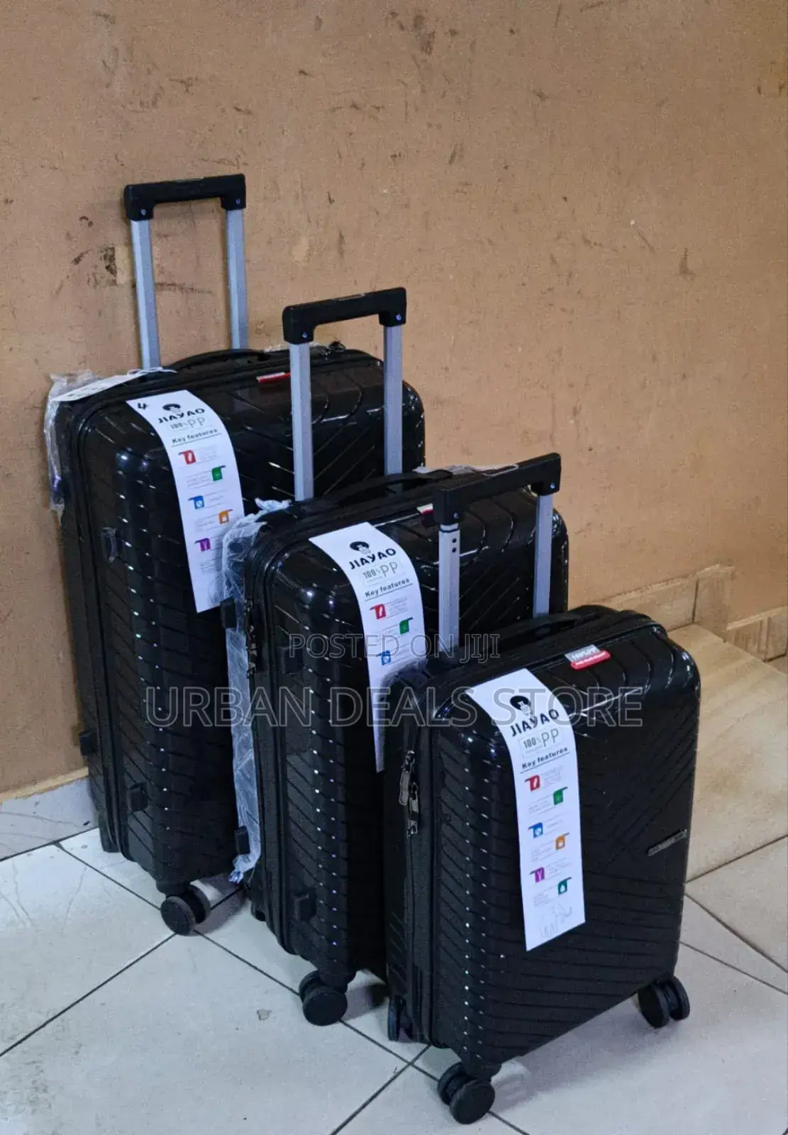 *3 in 1 Unbreakable Pp Suitcases 
Zipper Closure Frame.