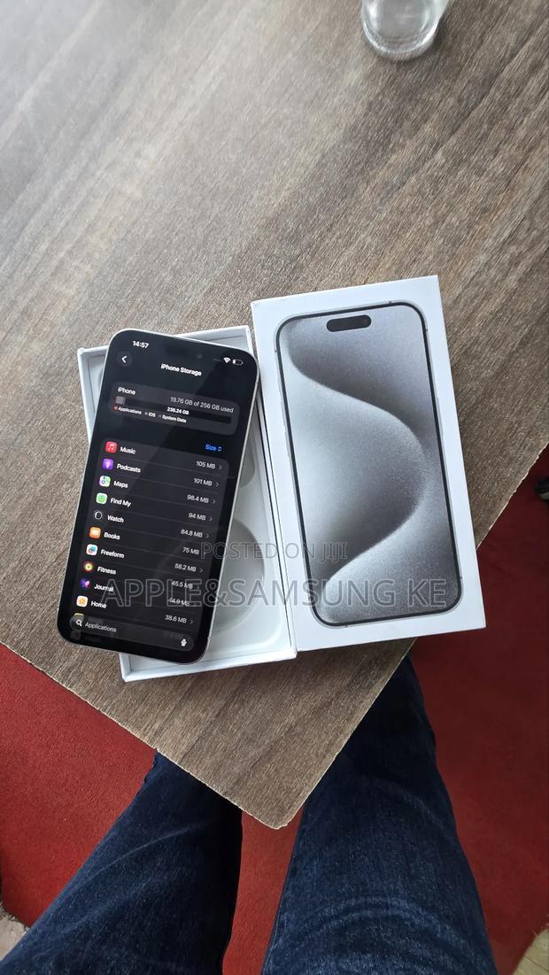 Apple iPhone 15 Pro Max 256 GB White - thumbnail 3