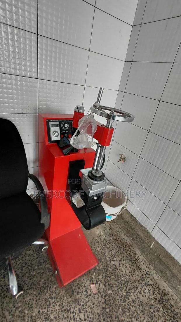 Heavy Duty Tyre Vulcanizing Machine Best Quality.