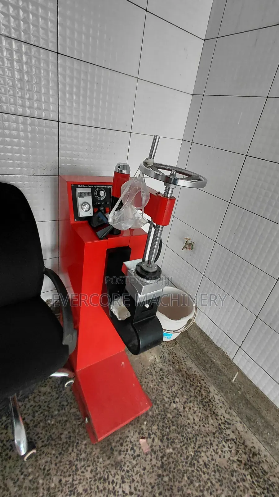 Heavy Duty Tyre Vulcanizing Machine Best Quality.