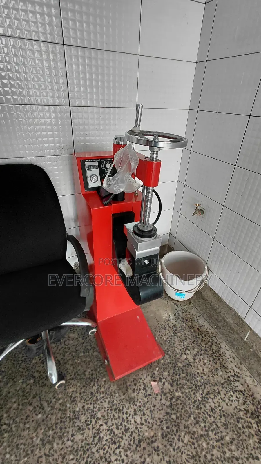 Heavy Duty Tyre Vulcanizing Machine Best Quality.