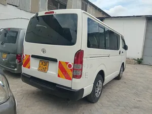 Toyota HiAce 2017 White