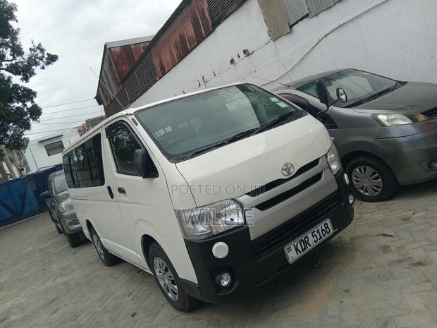 Toyota HiAce 2017 White - thumbnail 3