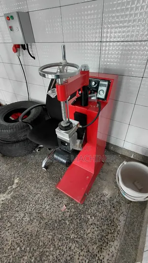 New Model Tyre Vulcanizing Machine Electric Powered.