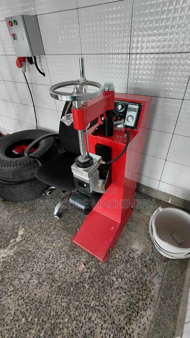 New Model Tyre Vulcanizing Machine Electric Powered.