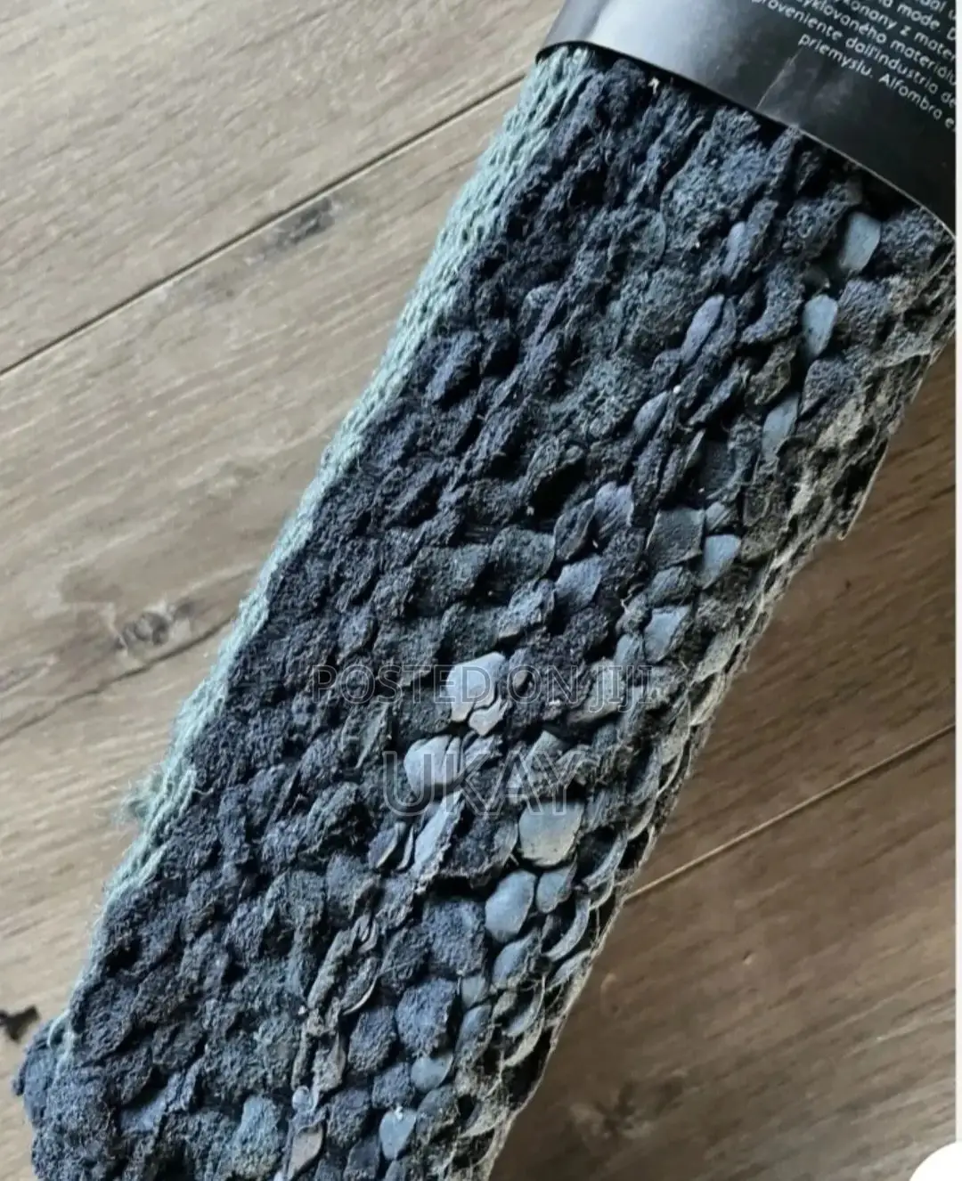 Grey Carpet Perla Leather.