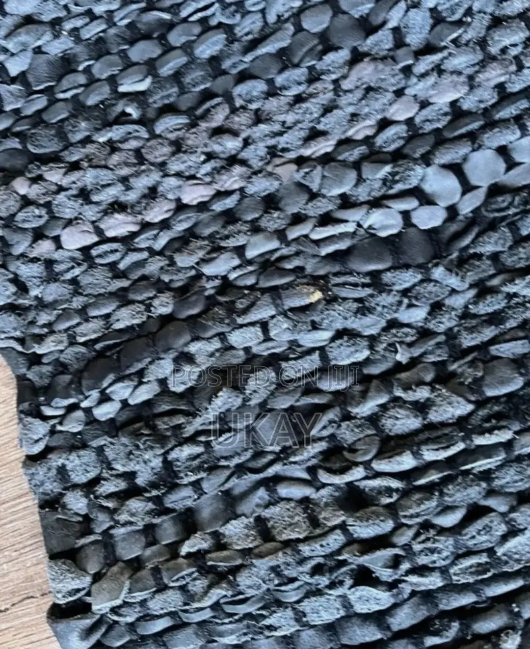 Grey Carpet Perla Leather.