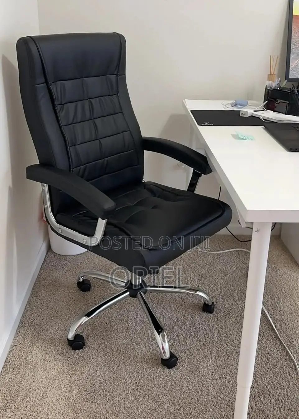 Modern Office Chair : Executive High-Back Office Seat