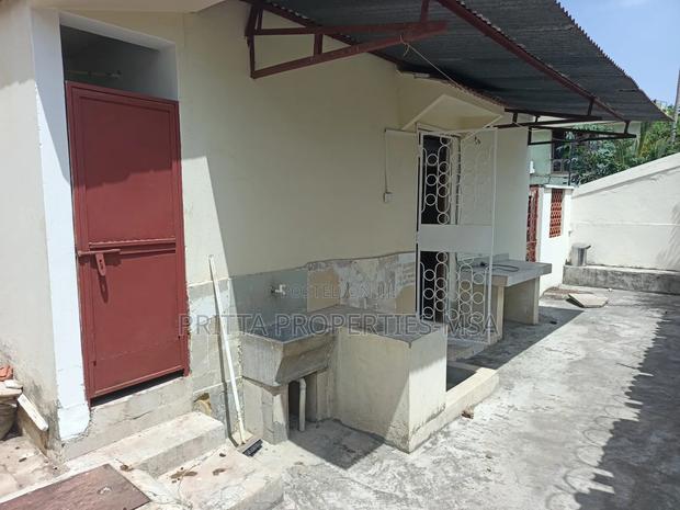 4bdrm Duplex in Affluent Nyali for rent - thumbnail 11