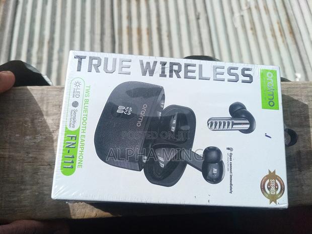 Oraimo Black Earpods - main view