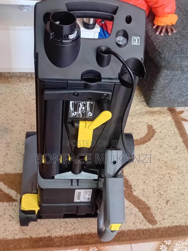 Vacuum Cleaner - thumbnail 3