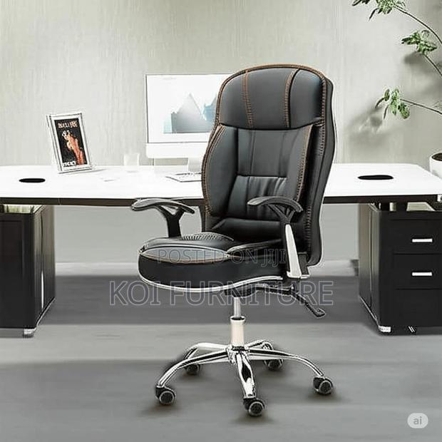 Office Chair; Executive Generic Office Chair - main view