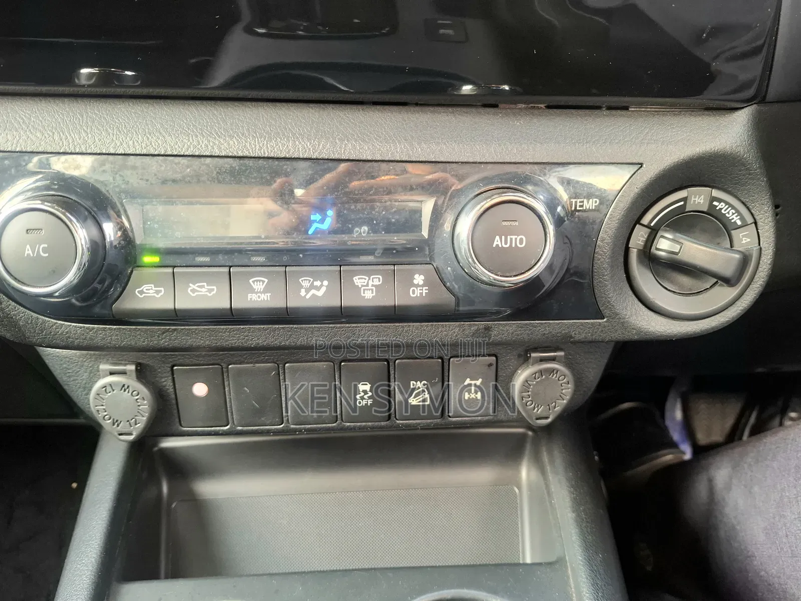 Toyota Hilux SR5 4x4 2019 Black