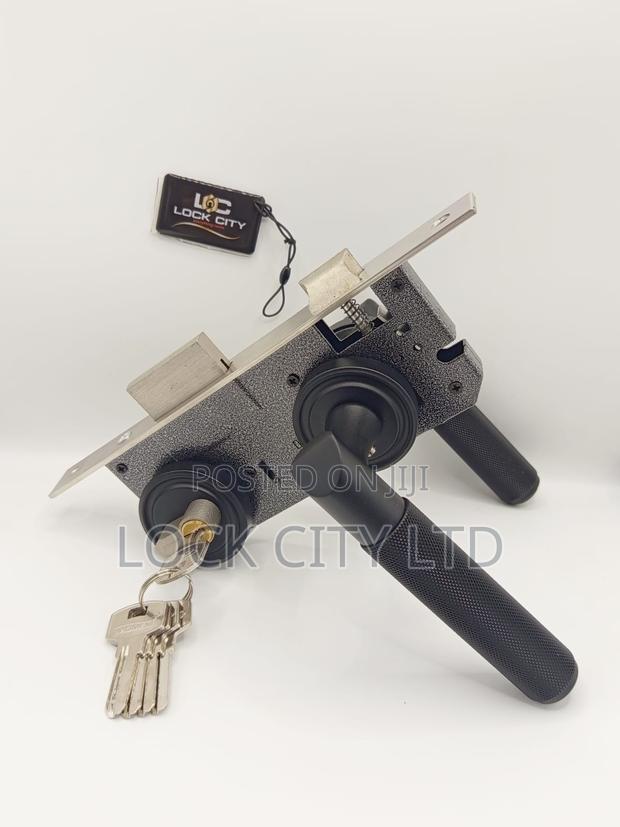 Matt Black Moment Rose Handle - main view