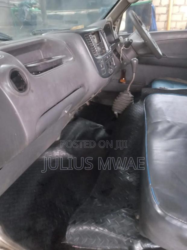 Nissan Caravan (Urvan) 2010 Silver - thumbnail 5
