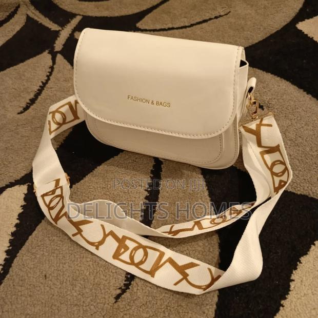 Simple Saddle Sling Bag_re