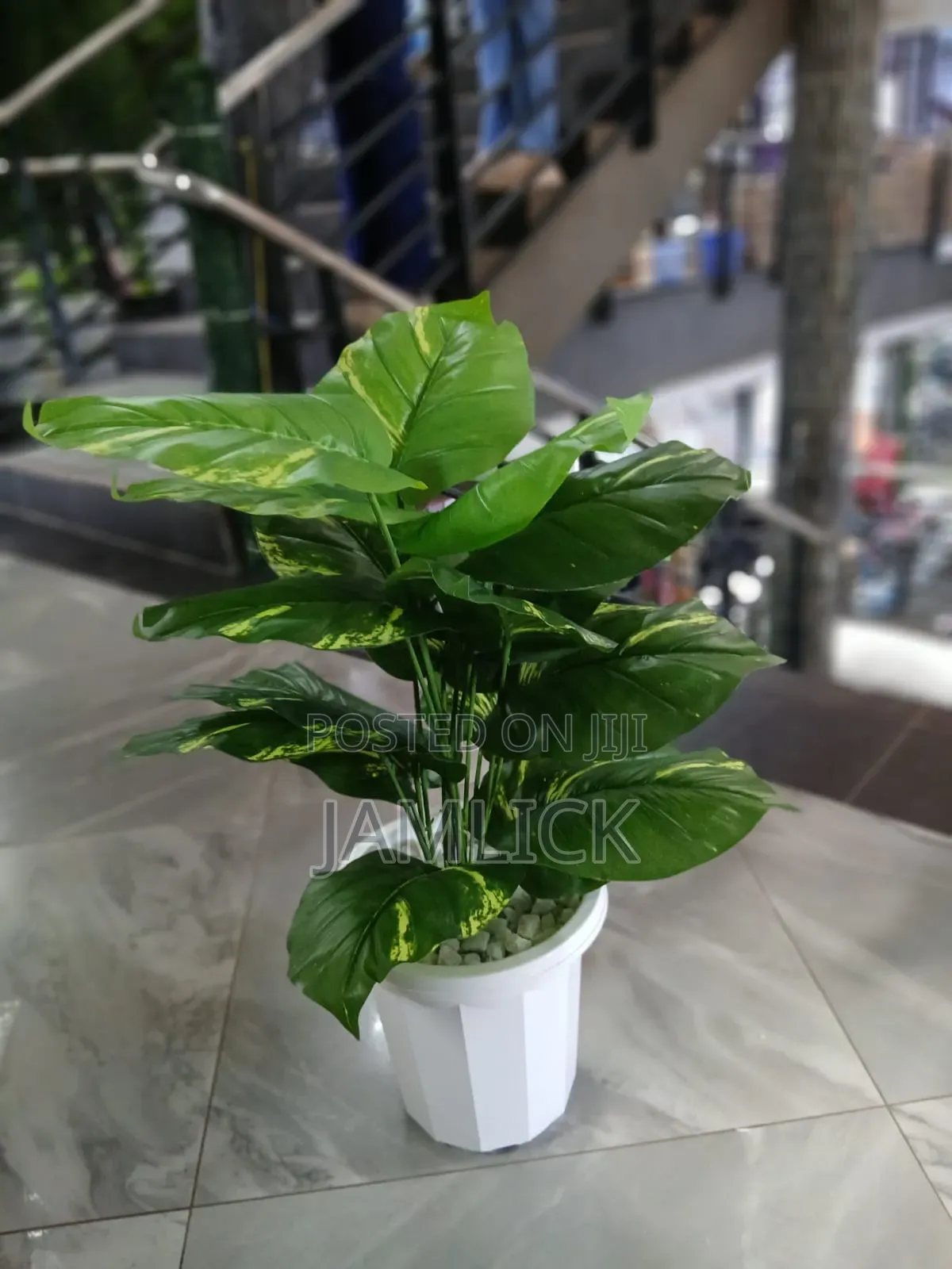 Artificial Potted Plant With Pebbles - Gw