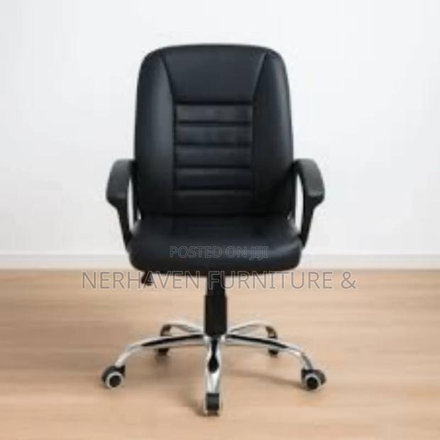 Premium Executive Meeting Room Chair – Strong Elegant Design