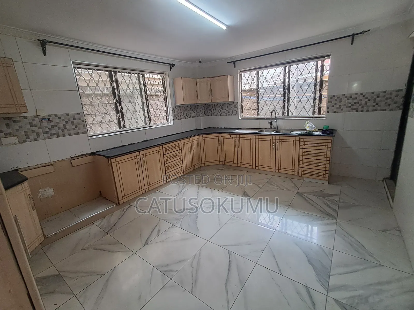 5bdrm Maisonette in Syokimau, Gateway Mall Area for rent