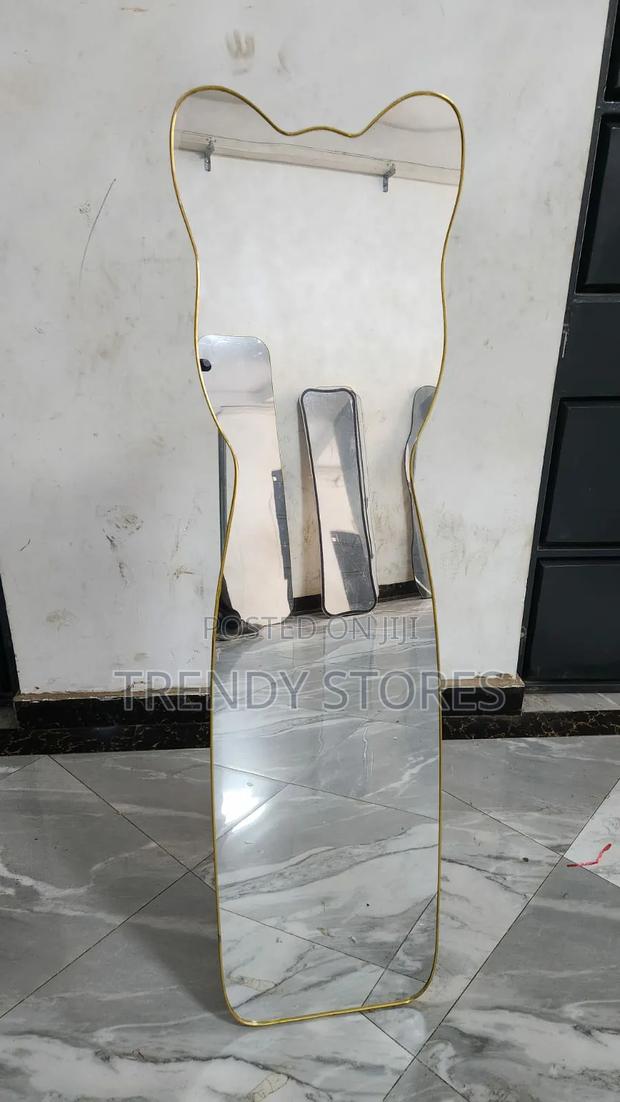 Unbreakable Mirror - main view