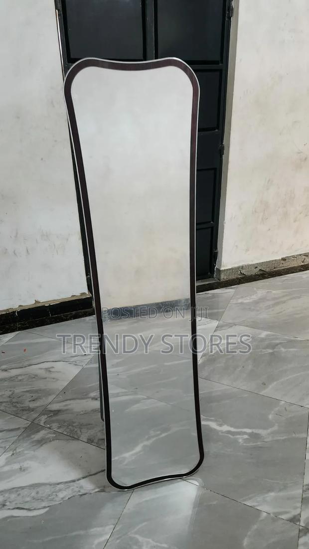 Unbreakable Mirror - main view