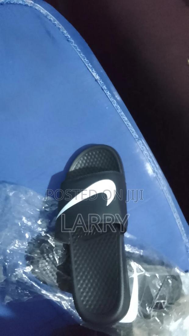 Easy and Affordable Men Slides - thumbnail 4