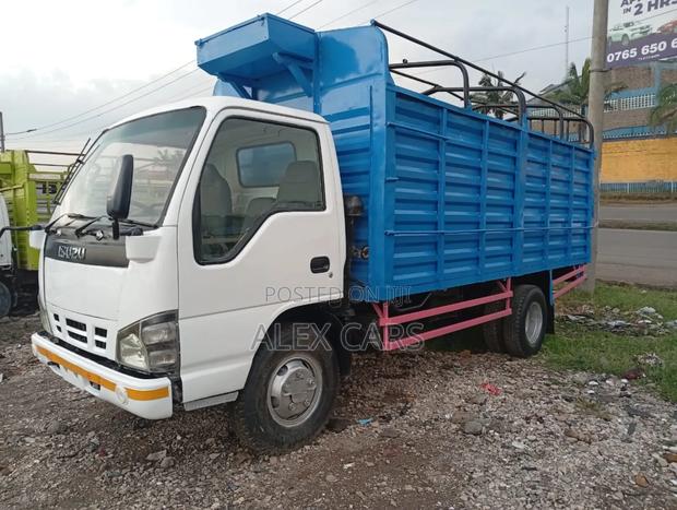 Isuzu NKR Truck