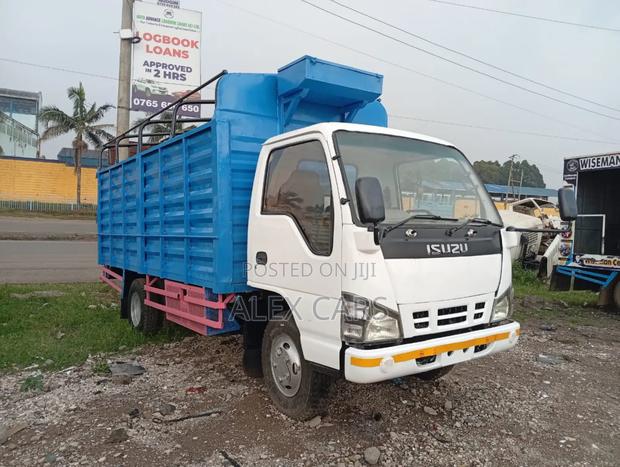 Isuzu NKR Truck - thumbnail 2