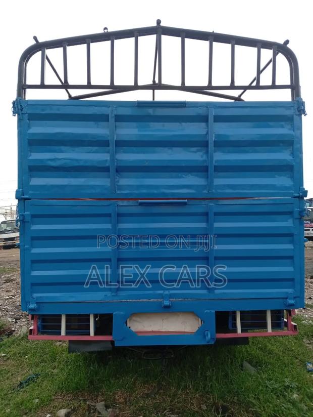 Isuzu NKR Truck - thumbnail 4