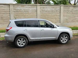 Toyota Vanguard 2010 Silver