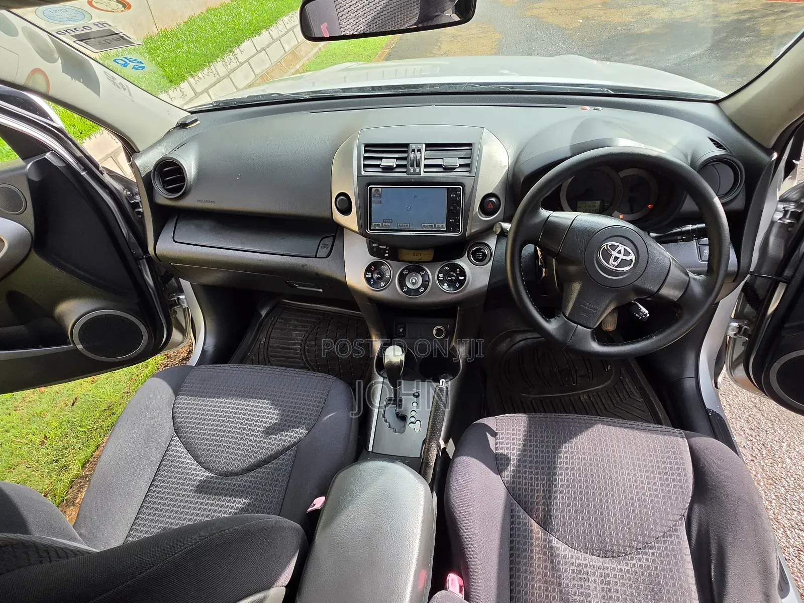 Toyota Vanguard 2010 Silver