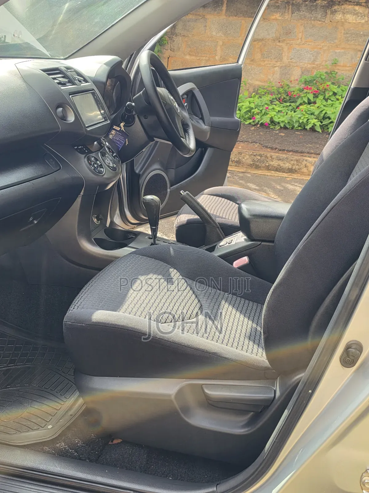 Toyota Vanguard 2010 Silver