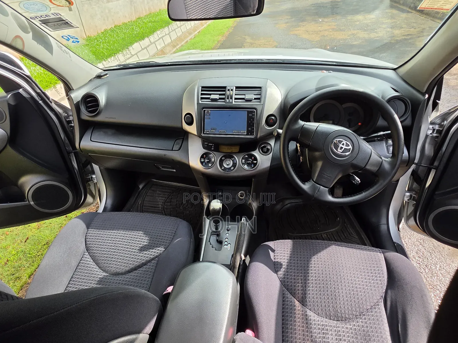 Toyota Vanguard 2010 Silver