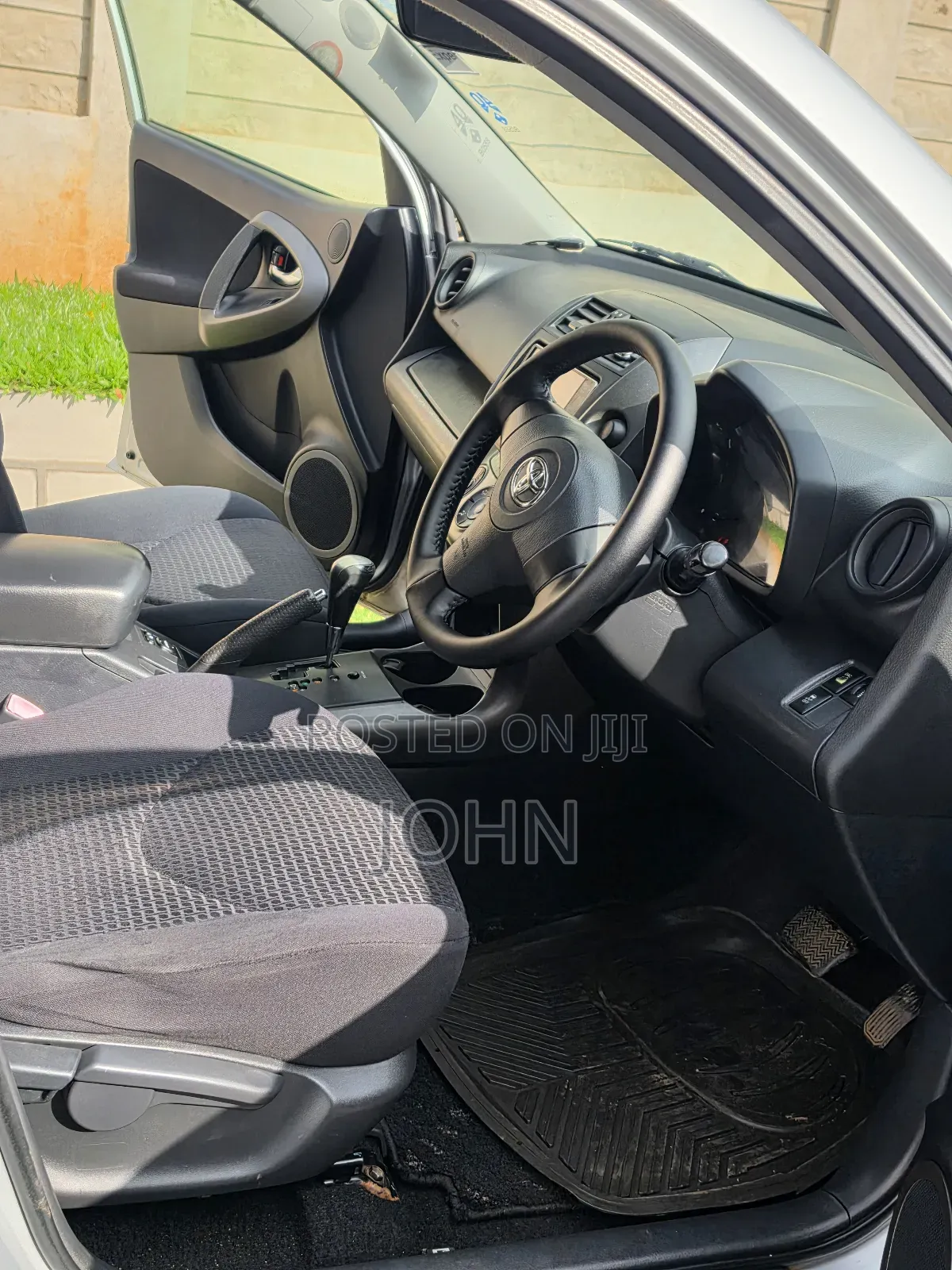Toyota Vanguard 2010 Silver