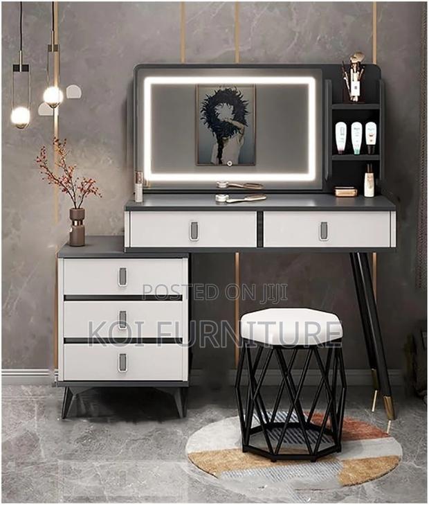 Dressers; Elegance Dressing Vanity Set With Lightings