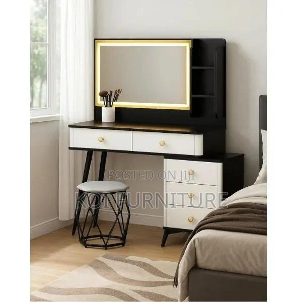 Dressers; Elegance Dressing Vanity Set With Lightings - thumbnail 2