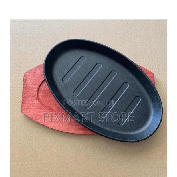 Sizzlers _Cast Iron Sizzling Hot Plate 25x16cm With Wooden Base