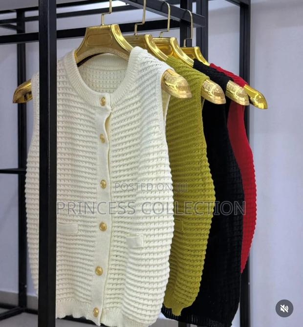 Sleeveless New Inn Sweater - thumbnail 3