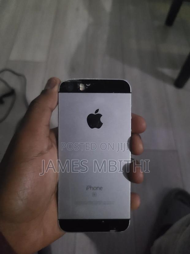 Apple iPhone SE 32 GB Gray - thumbnail 2