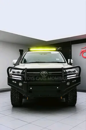 Toyota Land Cruiser 4.5 V8 VXR 2018 White