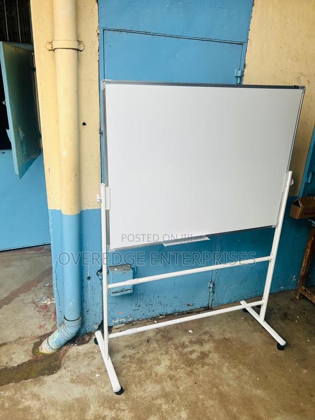 Different Sizes Whiteboards and Wheel Stands