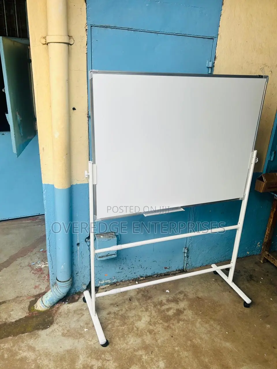 Different Sizes Whiteboards and Wheel Stands