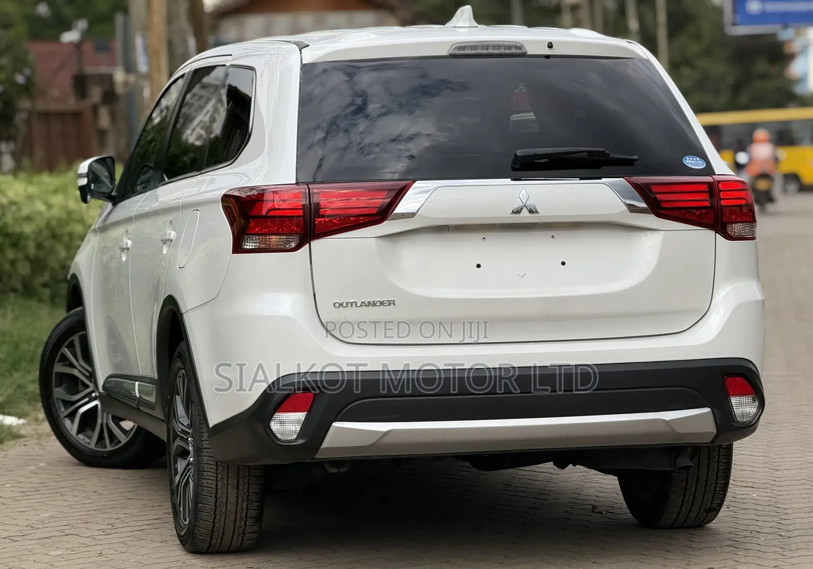 Mitsubishi Outlander LE FWD 2019 White