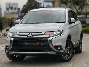 Mitsubishi Outlander LE FWD 2019 White