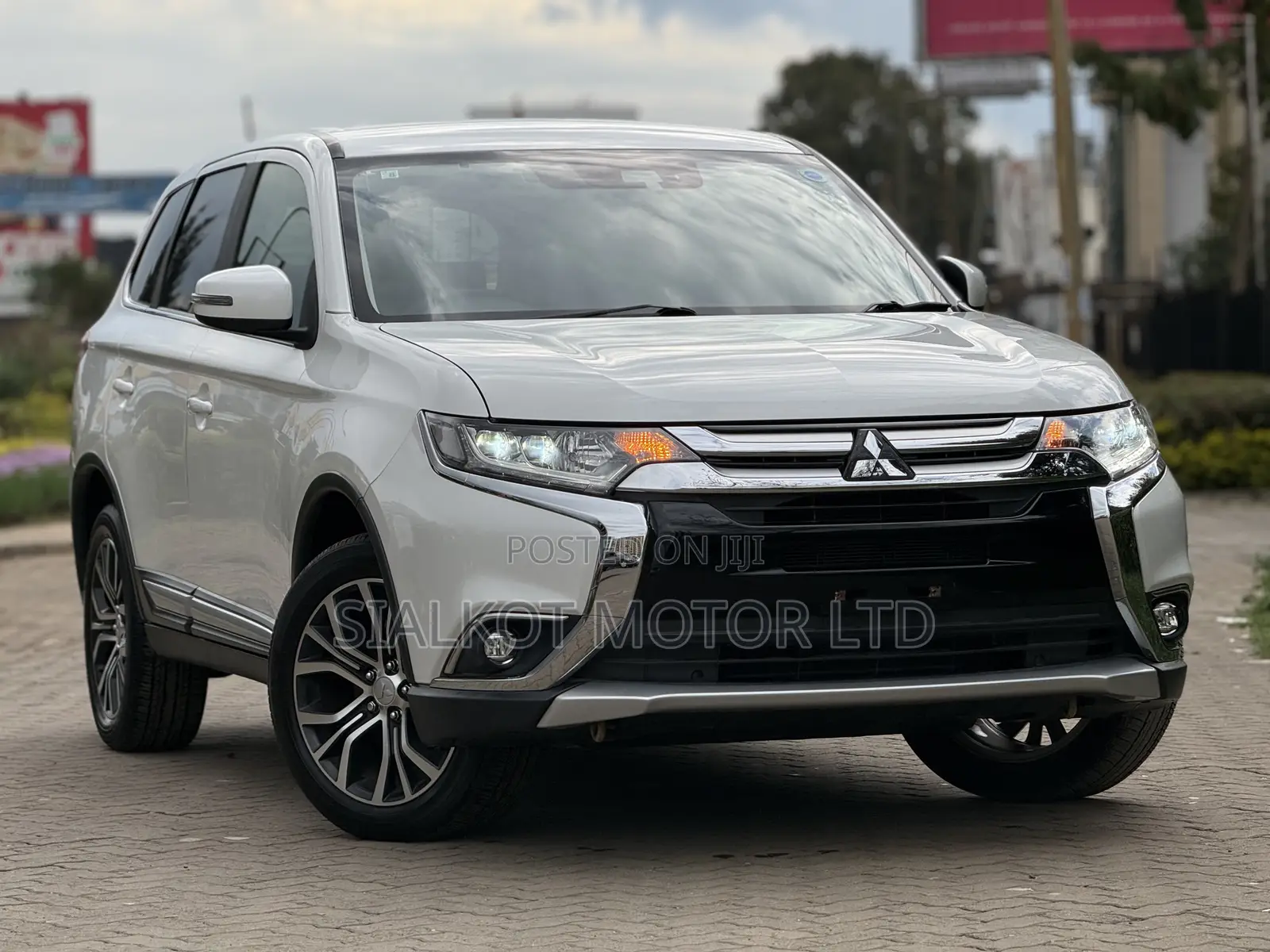 Mitsubishi Outlander LE FWD 2019 White