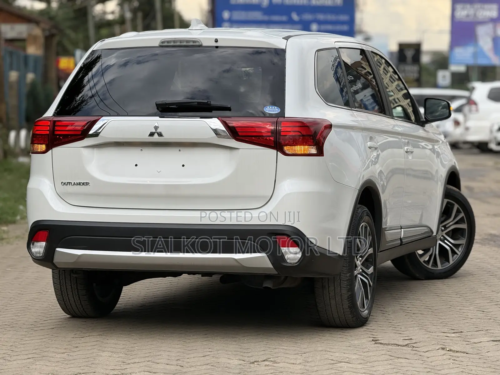 Mitsubishi Outlander LE FWD 2019 White