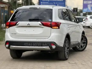 Mitsubishi Outlander LE FWD 2019 White